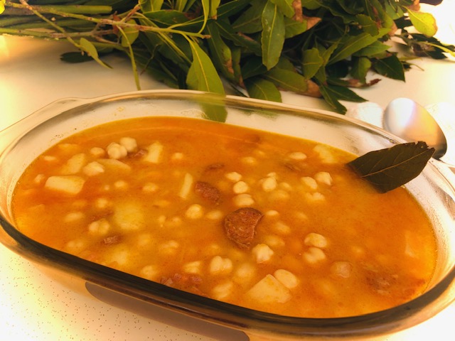 Guiso de garbanzos y chorizo