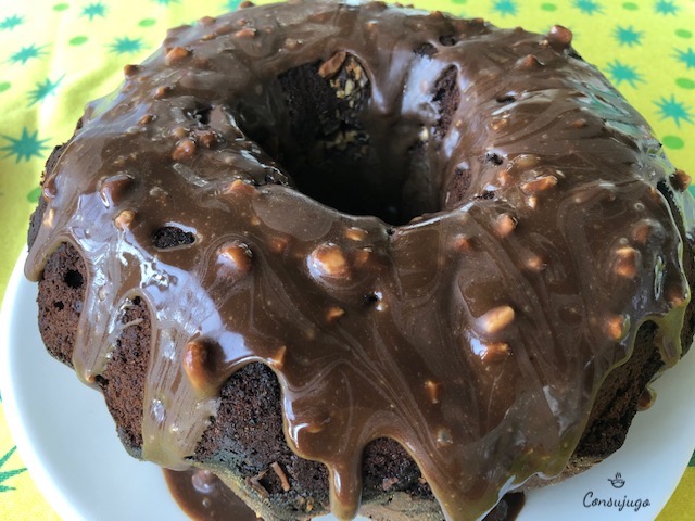 Bizcocho de chocolate y avellanas