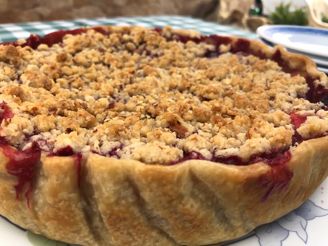 Tarta de frutos rojos con crumble