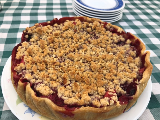 Tarta de frutos rojos con crumble