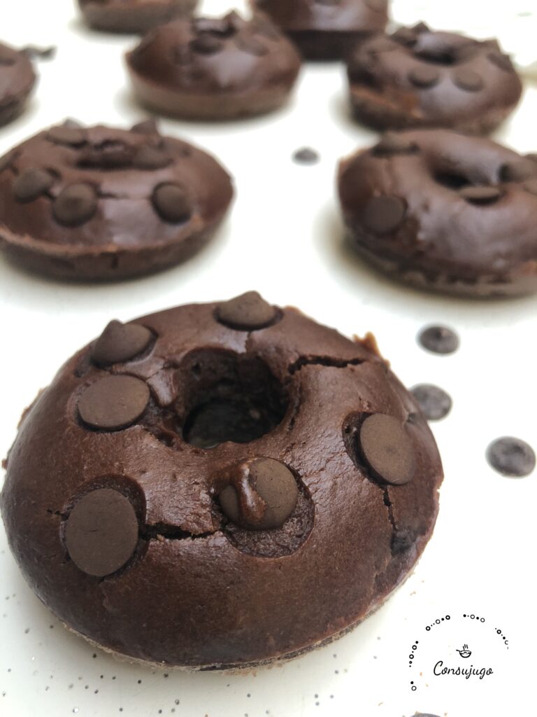 Donuts de chocolate y plátano saludable