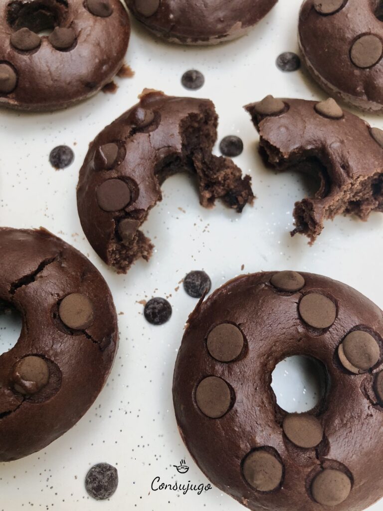 Donuts de chocolate y plátano saludable